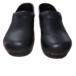 Dansko Professional Black Leather Clogs Size 38. US Size 7.5 - 8